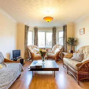 Central & Stylish 3 Bedroom, 2 Bath, Free Parking , Edinburgh United Kingdom